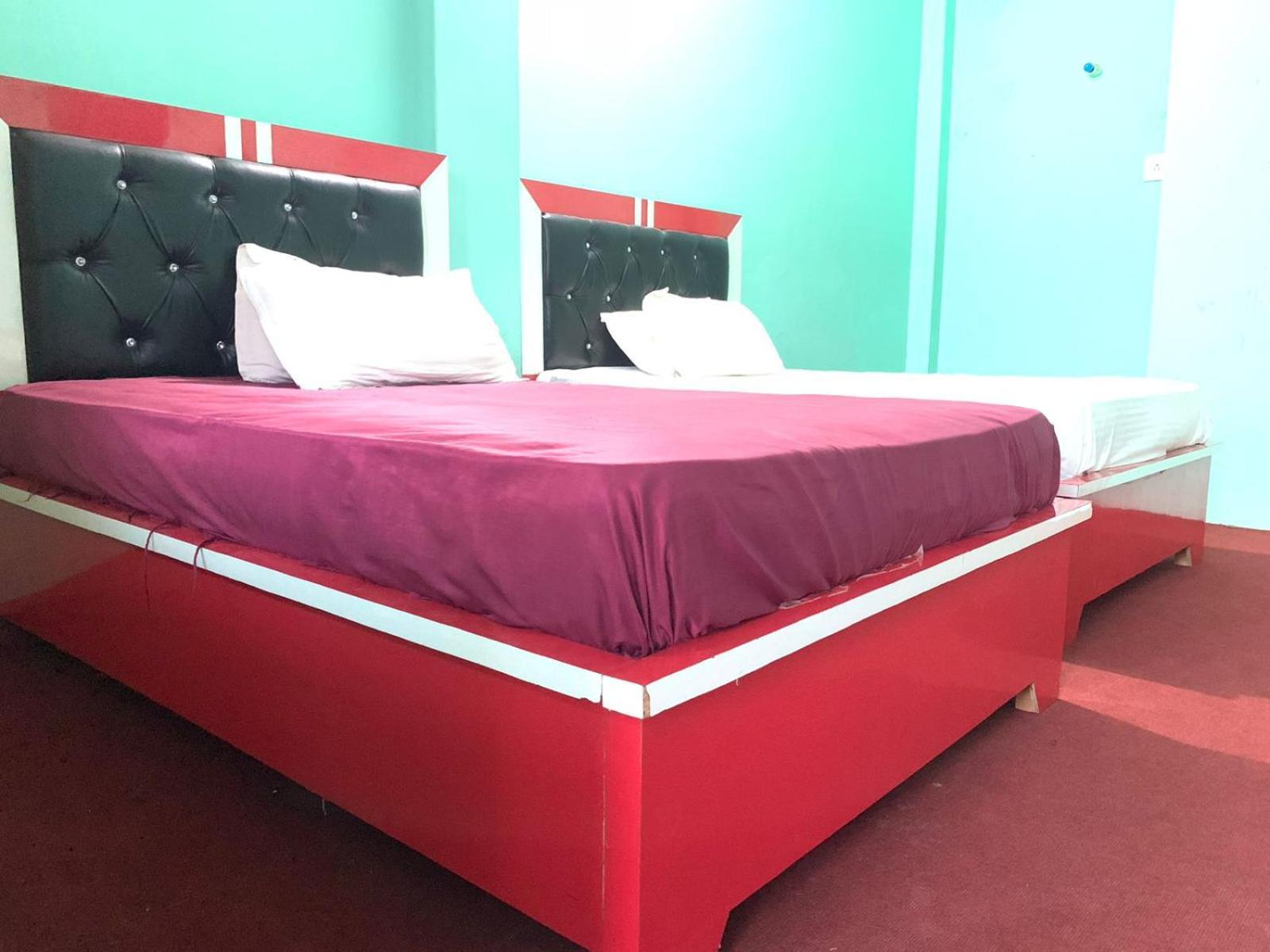 Subha Laxmi Hotel & Lodge Bahāsi エクステリア 写真
