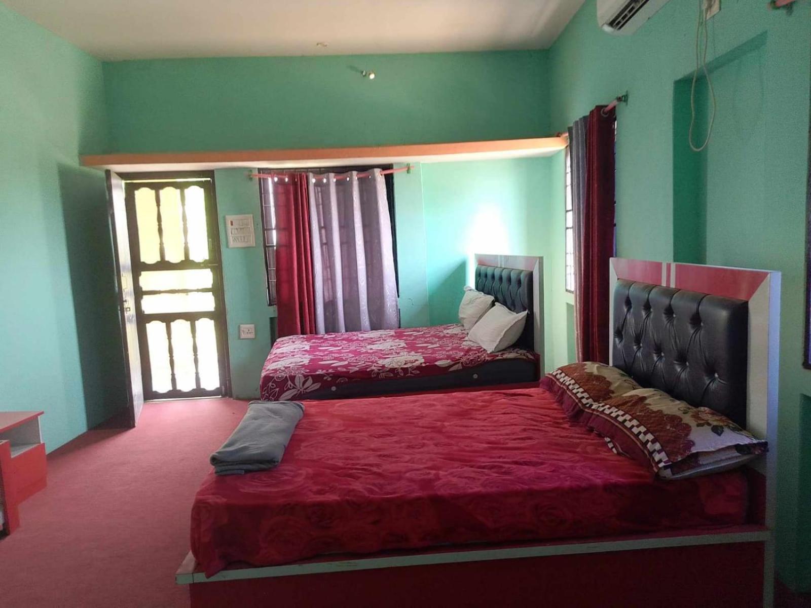 Subha Laxmi Hotel & Lodge Bahāsi エクステリア 写真